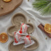 Discover our Gingerbread Tray, a unique Christmas table decoration crafted from eco-friendly Jesmonite. Perfect for sweets, jewelry, or as a thoughtful gift for her!