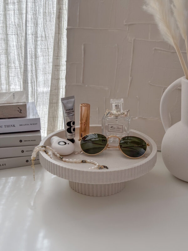 Pedestal Ribbed Round Tray