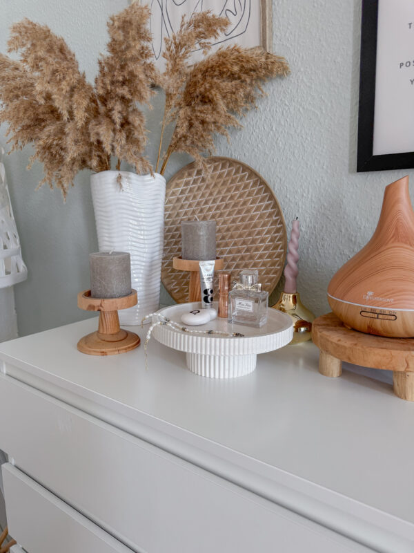 Pedestal Ribbed Round Tray