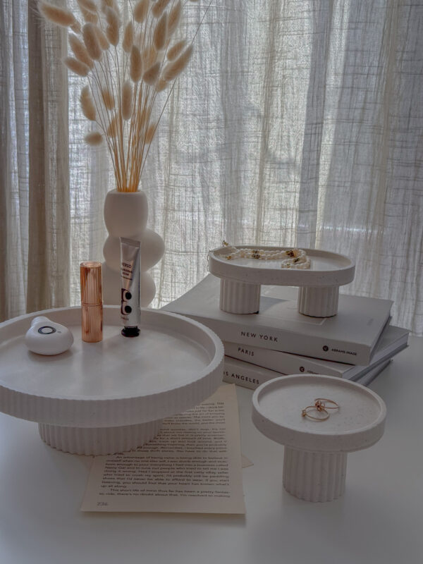 Pedestal Ribbed Round Tray